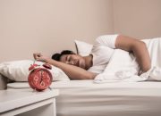 Manfaat & Resiko Tidur Telentang Bagi Kesehatan